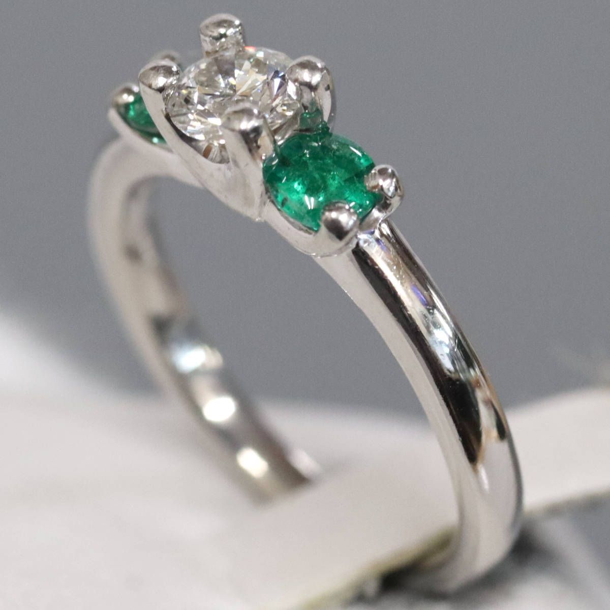 売切！ノーブランド　pt900 指輪 エメラルド ダイヤモンド E0.54ct 売切！ノーブランドpt900 指輪 エメラルド ダイヤモンド E0.54ct