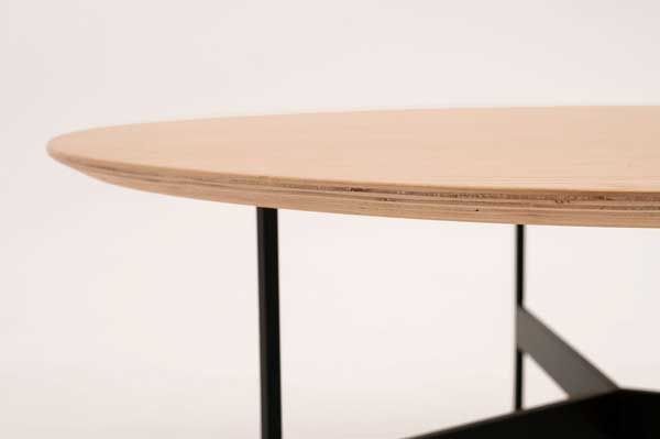 とブラックアイアンレッグのセンターテーブル