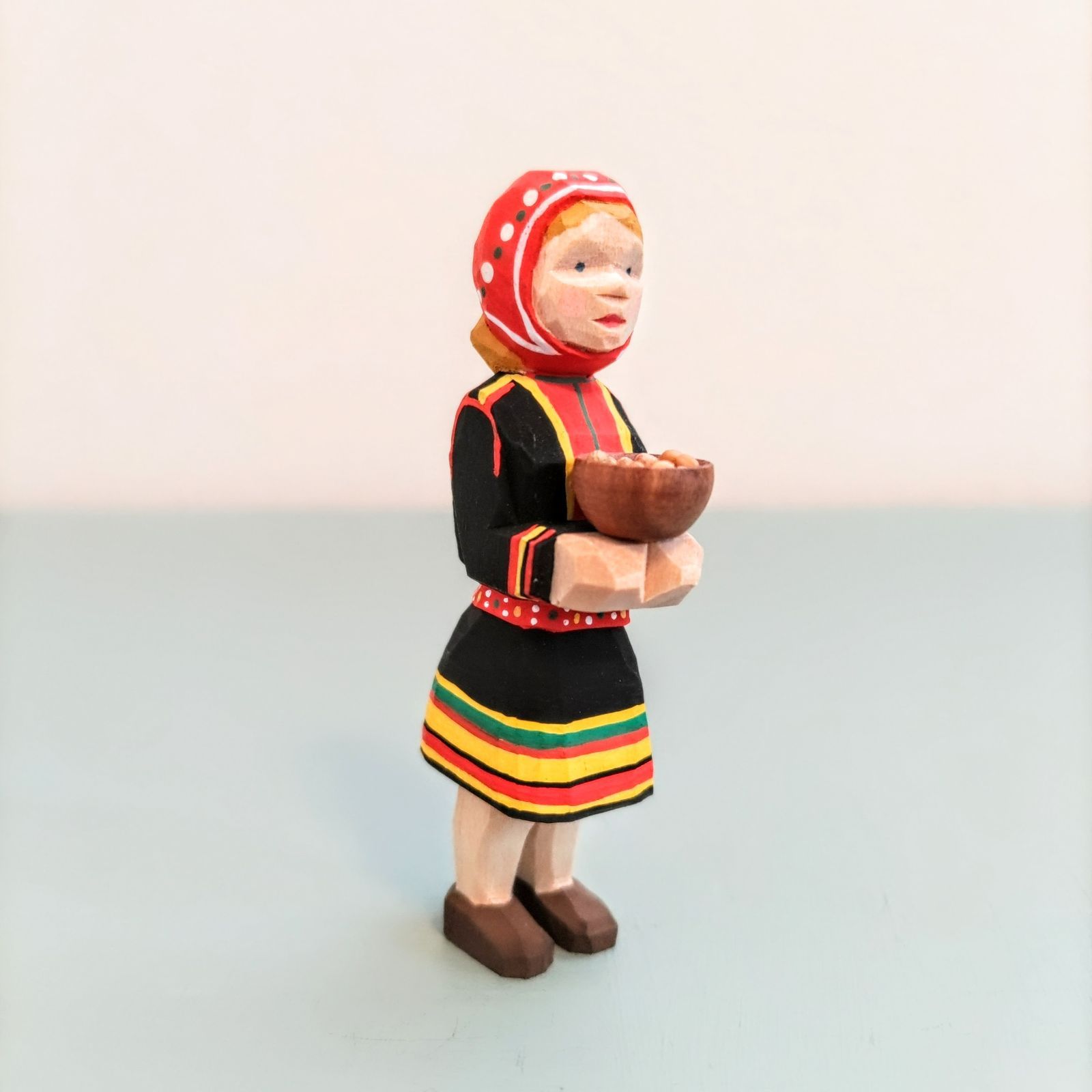 ドイツ木工芸品 ラップランド・イナリ地方の民族衣装 エミール・ヘルビッヒ工房 - POLKA - メルカリ