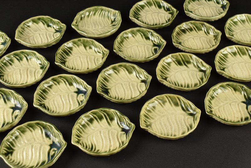 蔵c8776 織部 葉型皿 豆皿 小皿 十九客