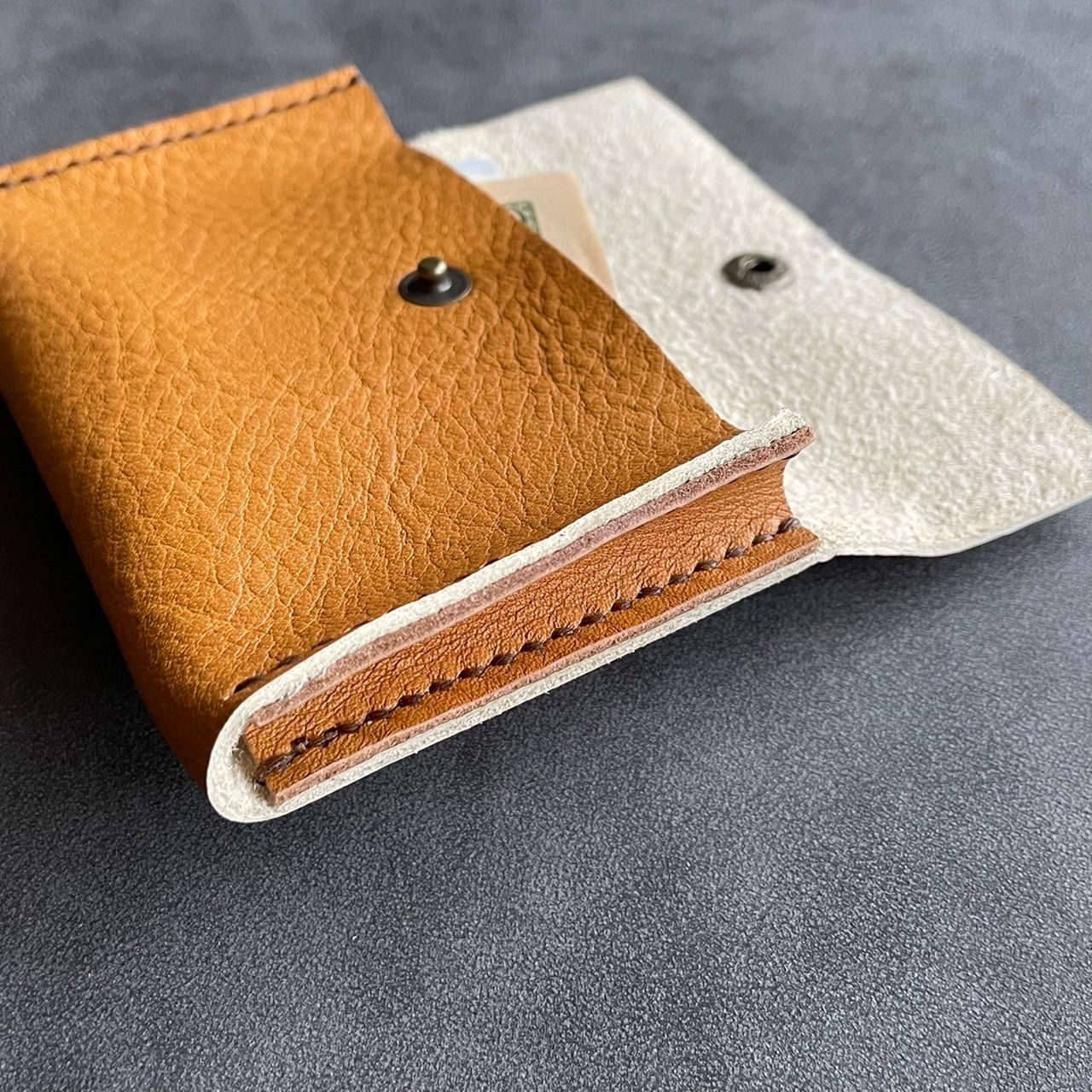 限定色 ハンドメイドレザーカード/コインケース かばん型 名刺入れ コインケース カードケース ( 革 本革 レザー ヌメ革 革製品 財布 創作 コイン  カード ケース 名刺 ギフト プレゼント 贈り物 ハンドメイド 小物 ファッション 雑貨 日用品 グッズ 自宅用 作家 ) 下関 山口