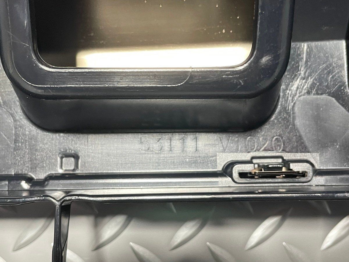 送料無料【新車外し】90系 ノア 純正 フロントグリル 品番53101