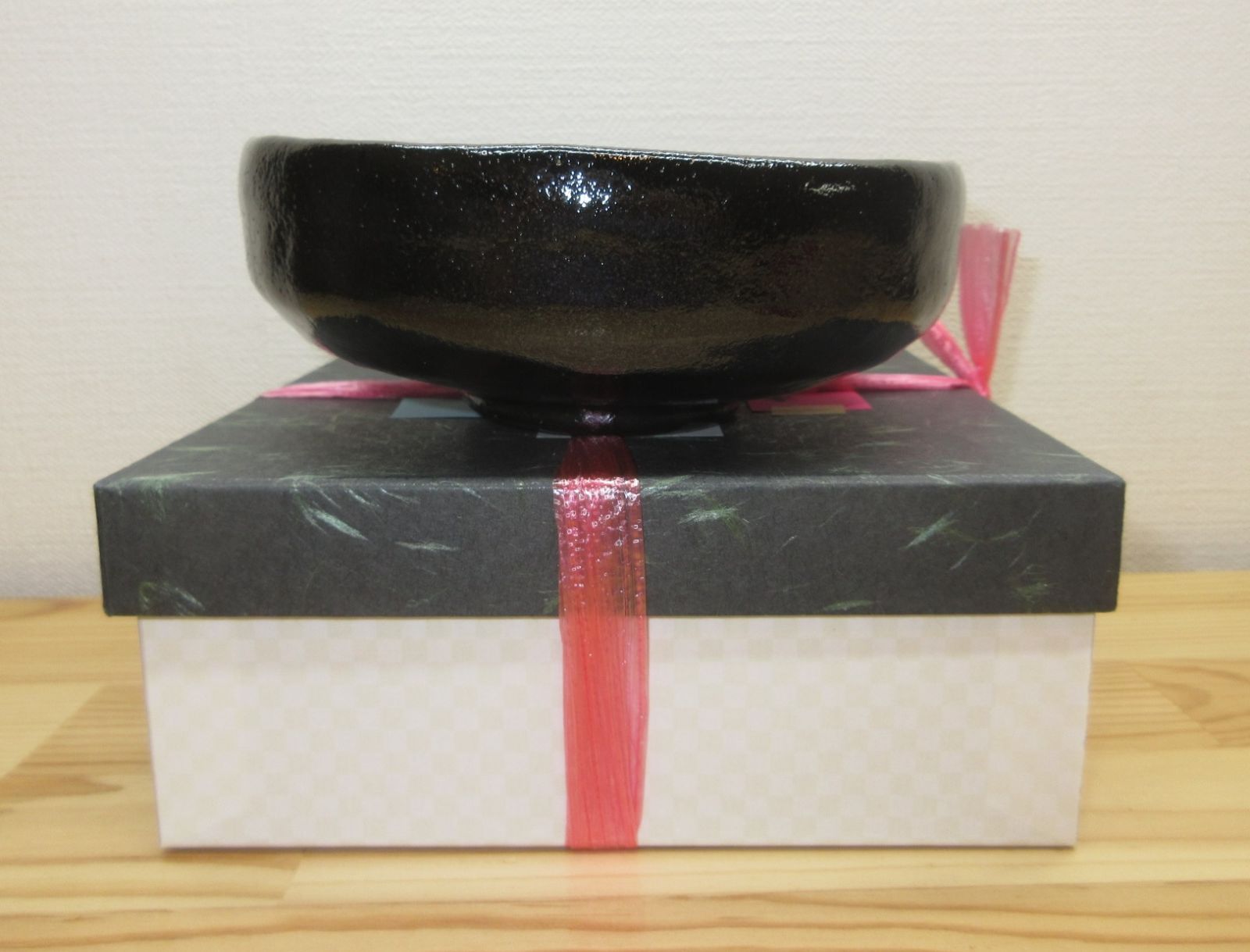 送料込【逢絢亭・新品】茶道具 馬盥茶碗 楽焼 黒楽 松楽窯 紙箱入り 逢絢亭・新品】茶道具 馬盥茶碗 楽焼 黒楽 松楽窯 紙箱入り