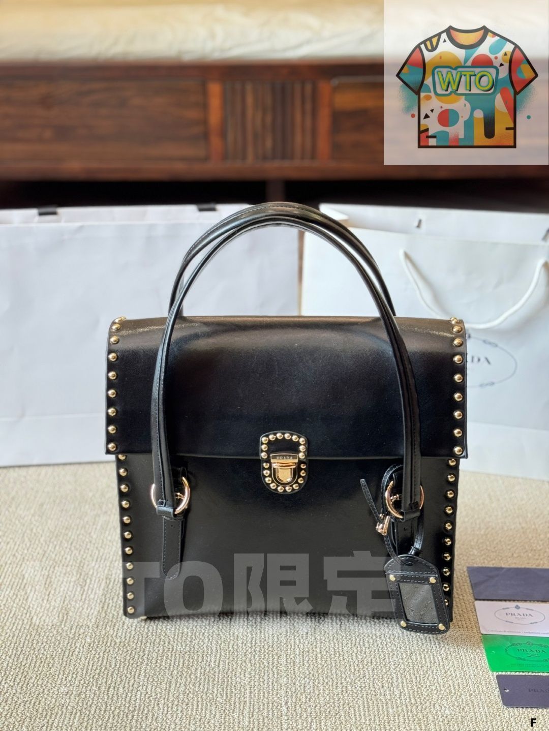 PRADA レトロショルダーバッグ - チョコレートカラー | ヴィンテージ風 | ♥品 -WT0輸入
