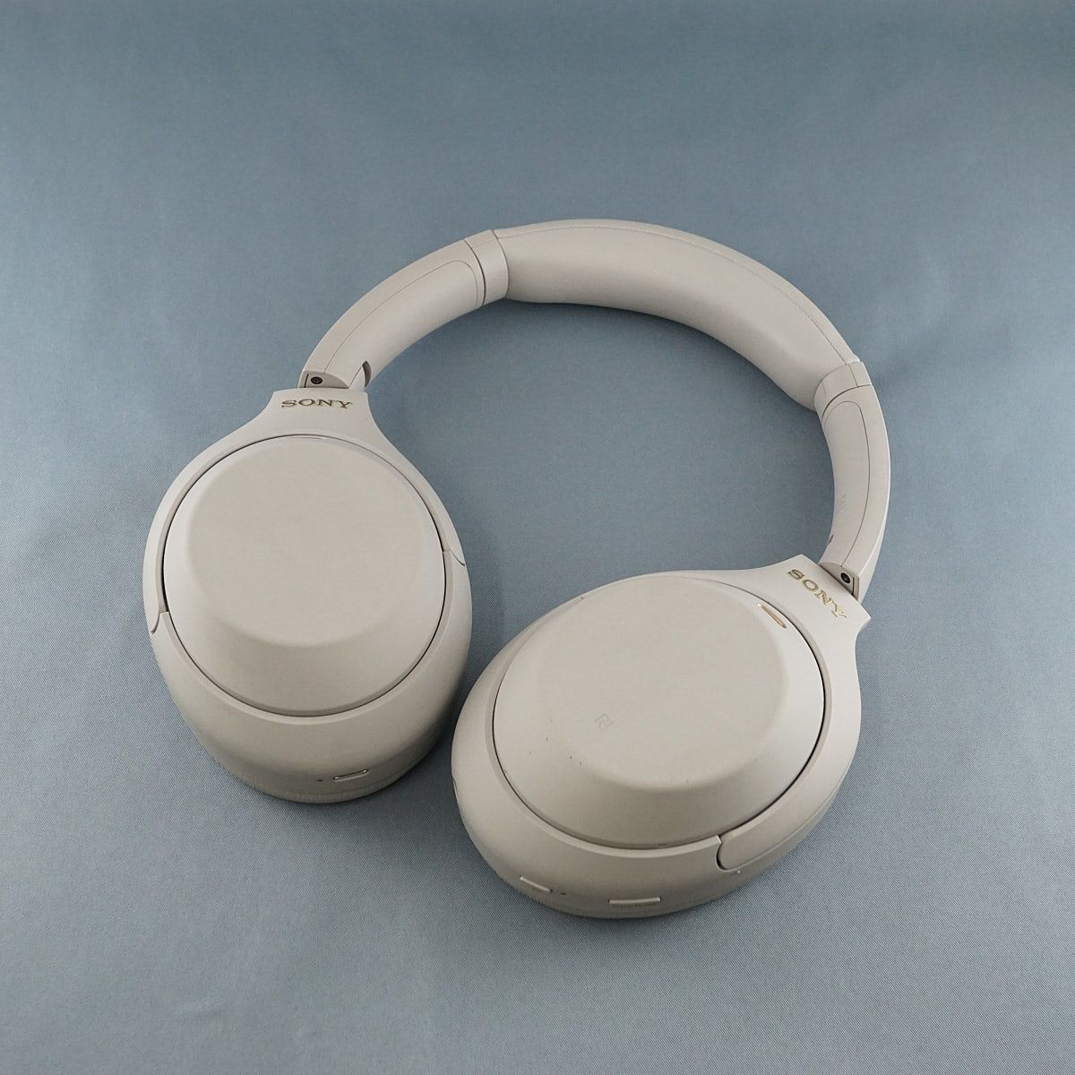 SONY WH-1000XM4 美品 ソニー「WH-1000XM4」に限定色Silent White