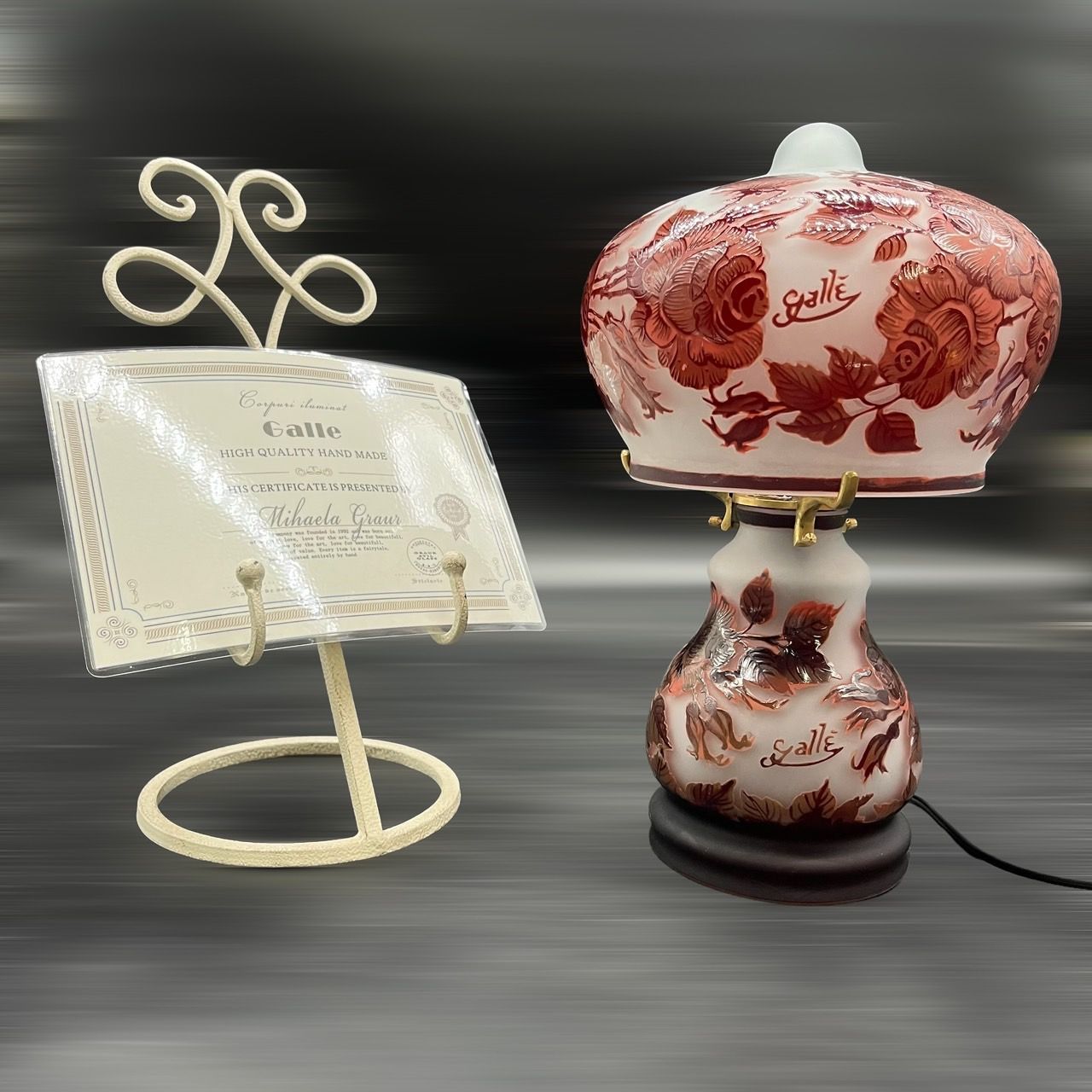 【証明書】エミールガレ 2灯　薔薇文　　カメオ彫り　被せガラス　高さ32cm