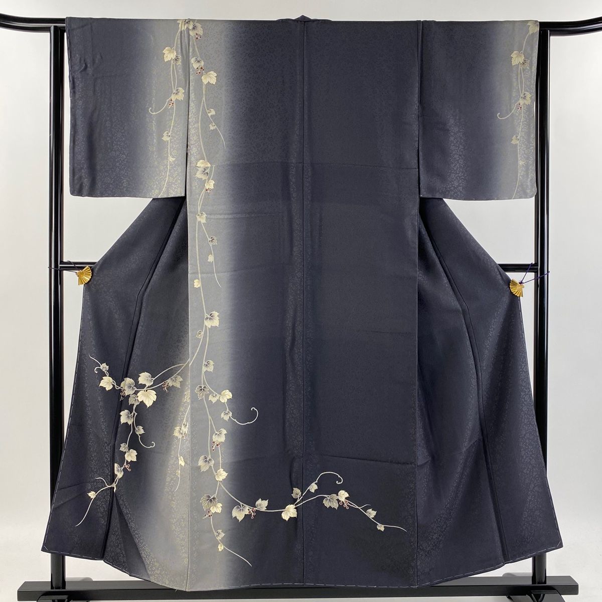 バイセル 着物 名品 小紋 黒 菊唐草 正絹 袷（10月～5月） 162cm Mサイズ ☆☆☆☆ 未使用品藍染菊唐草 小紋 正絹 単衣s161 | 着物 夢美月