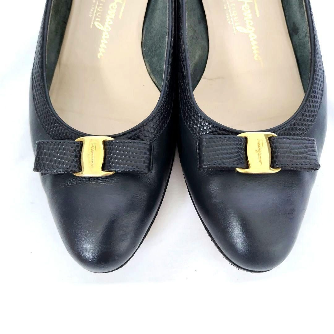 ◎ 美品フェラガモ ヴァラ リボン レザー ローヒール パンプス ネイビー 5C Ferragamo【フェラガモ】ヴァラリボン ローヒール パンプス