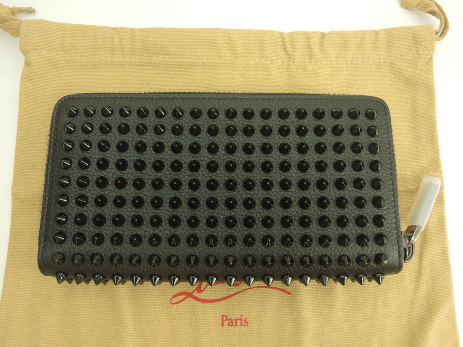 美品　クリスチャンルブタン　パネトーネ　スタッズ　ラウンド長財布　黒 美品】ルブタン パネトーネ スタッズ 長財布 黒 ラウンドジップ