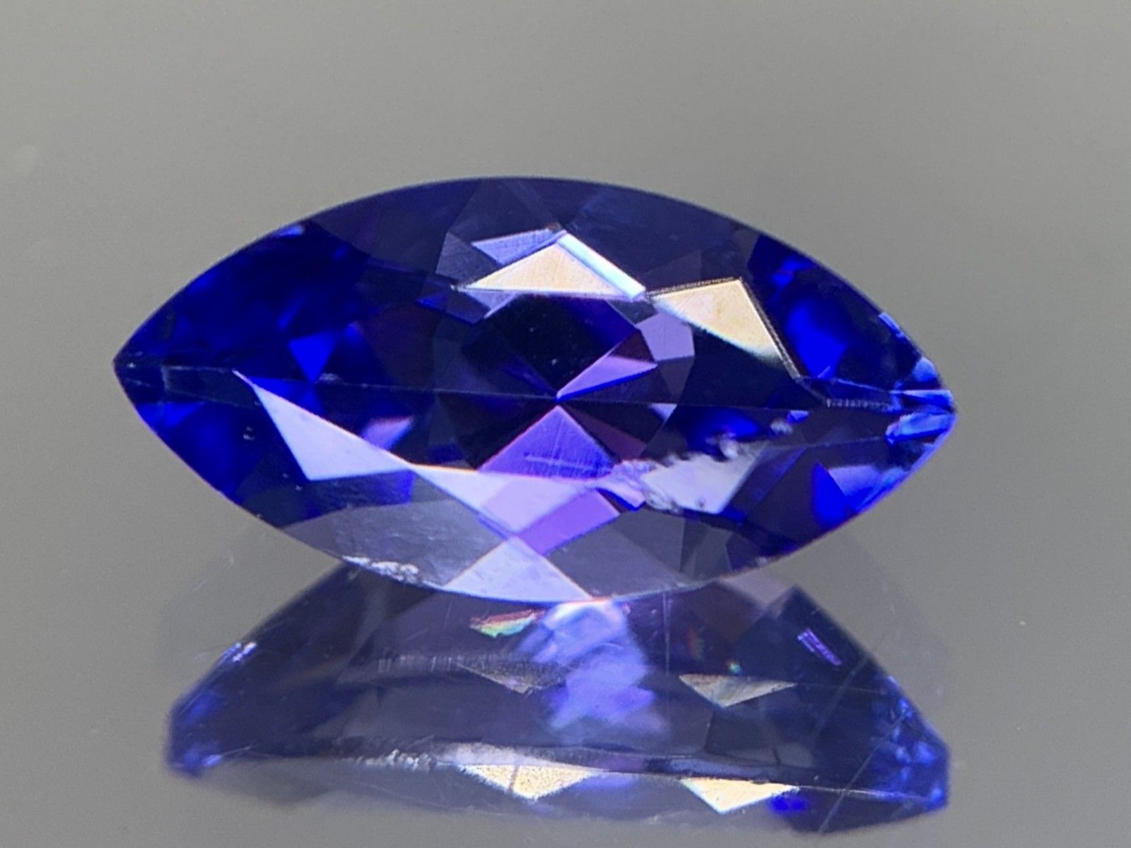 縦10.1㎜×横5.1㎜×高さ3.9㎜ ルース