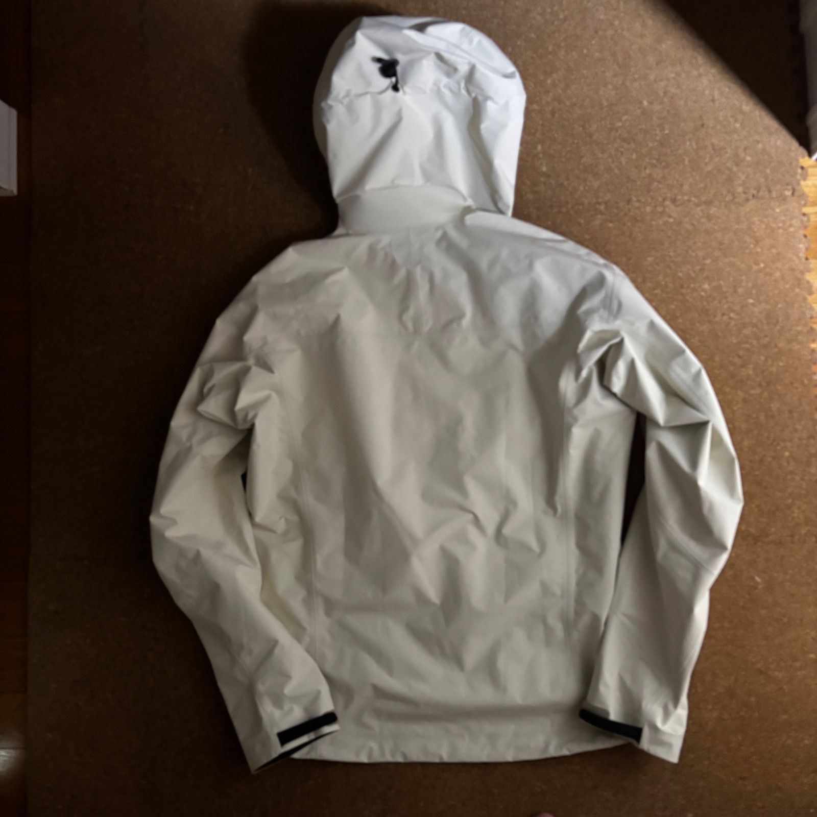 美品 アークテリクス×ビームス ベータSL メンズS オフホワイト