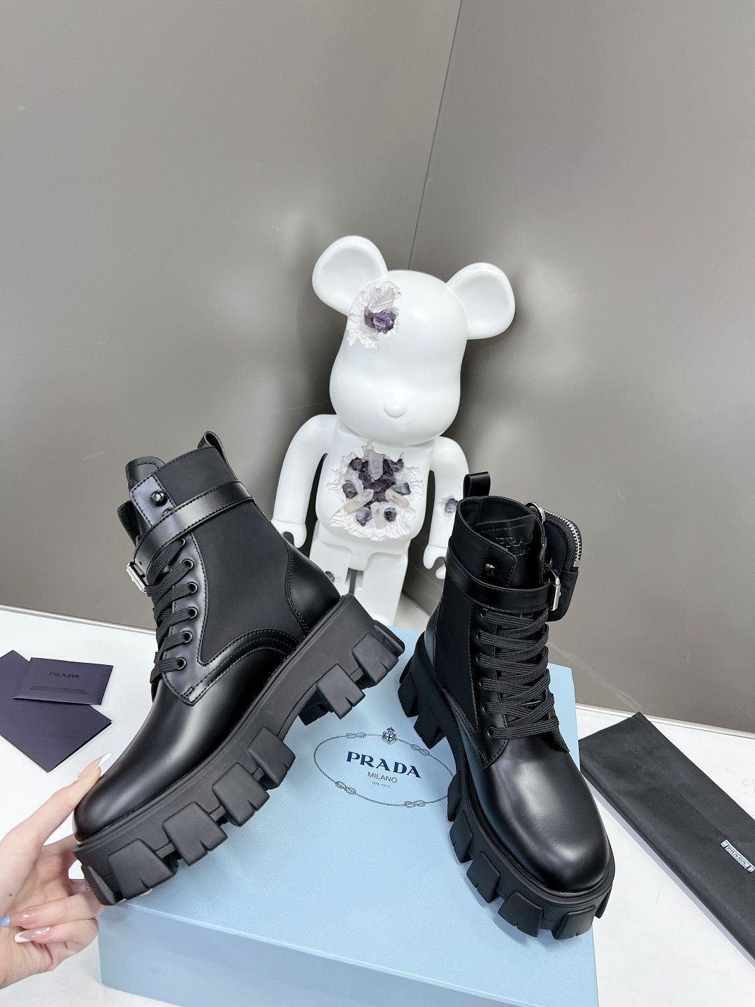 PRADA シークレットヒール ショートブーツ くらい