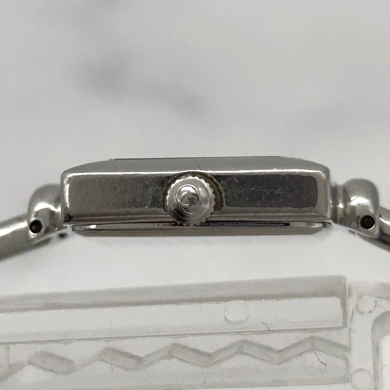 美品 稼働 GUCCI グッチ 1900L スクエア バングル ブラック 腕時計 GUCCI グッチ 1900L ブラック文字盤 SS ステンレス クオーツ