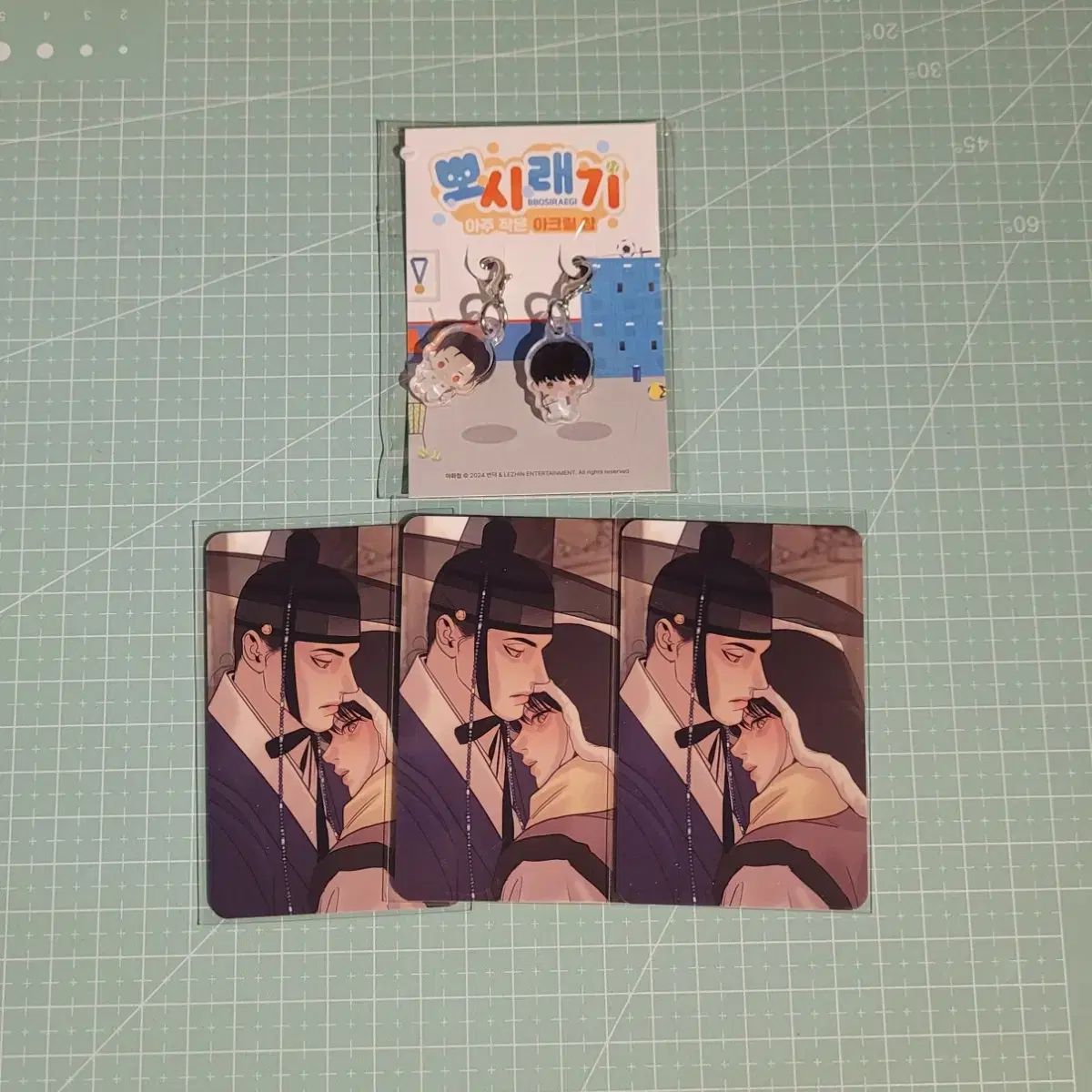 【雷市場（ポンジャン）商品韓国直送】 まとめ売り 夜画帳 チームレジン ポシラギ キーリングu0026トレカ カルポ/ ユン・スンホ ペク・ナ・キョム