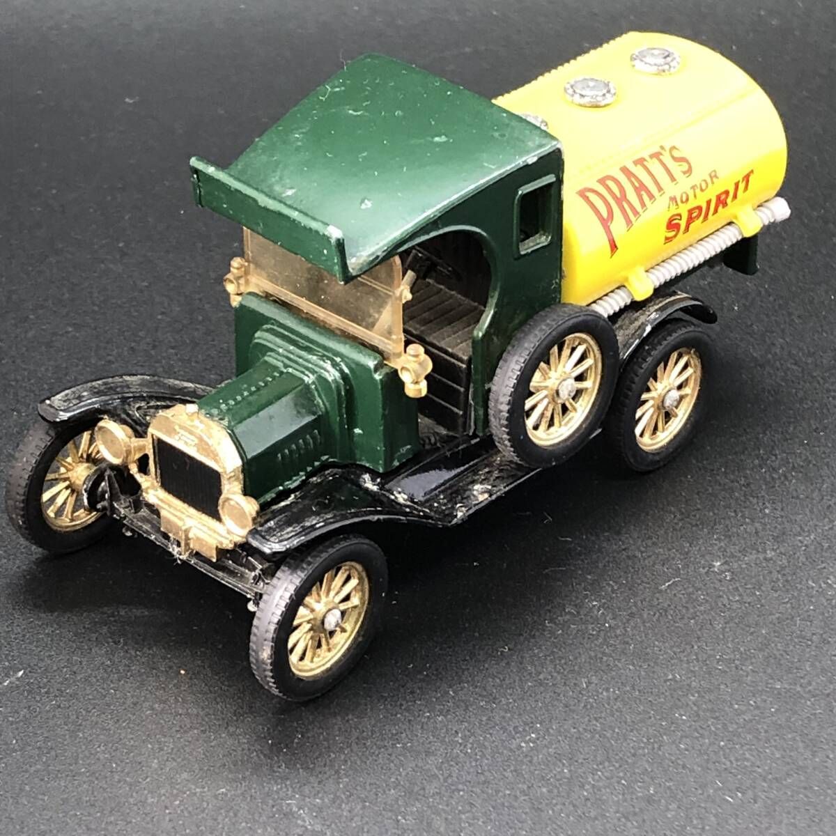 CORGI 『 CLASSICS 1915 FORD MODEL T 』　コーギー　フォード　モデルT ミニカー コレクション　モデルカー　PRATT'S SPIIRIT (MIN012)