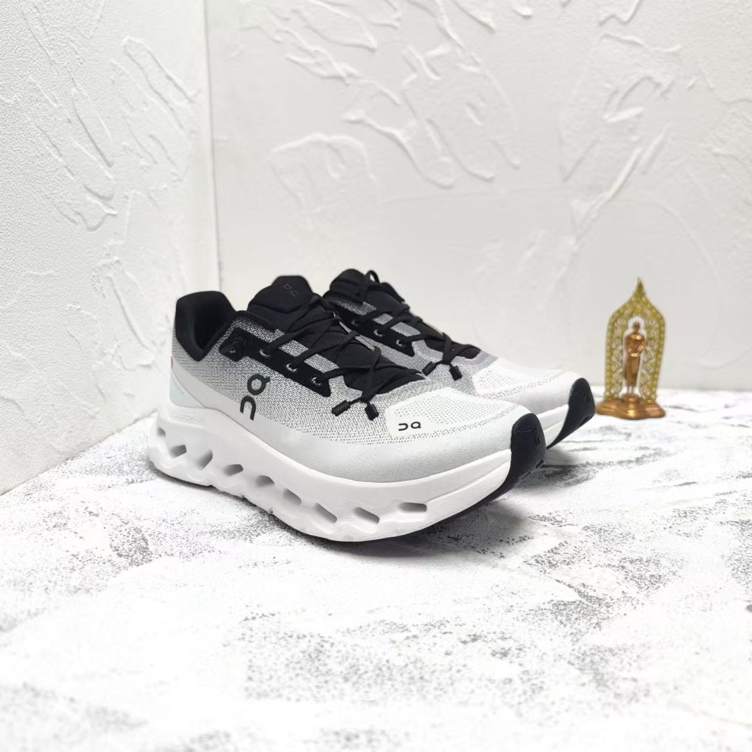 on Cloudstratus ホワイト スニーカー　28.5 未使用 Amazon.com | On Running Cloudstratus Womens' Sneakers, All