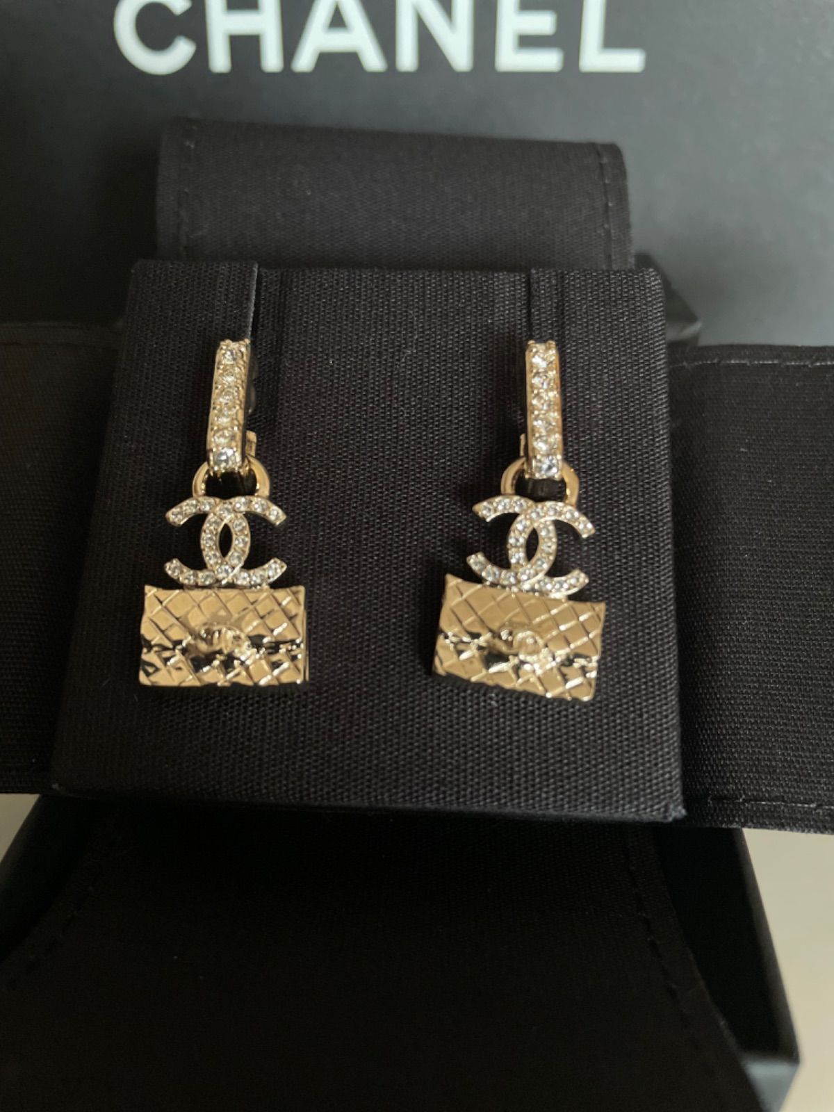 CHANEL ピアス バッグモチーフ 可愛い シャネルロゴ - メルカリ