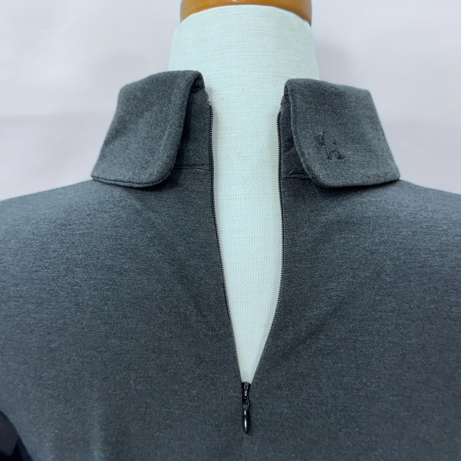 チャコールグレー