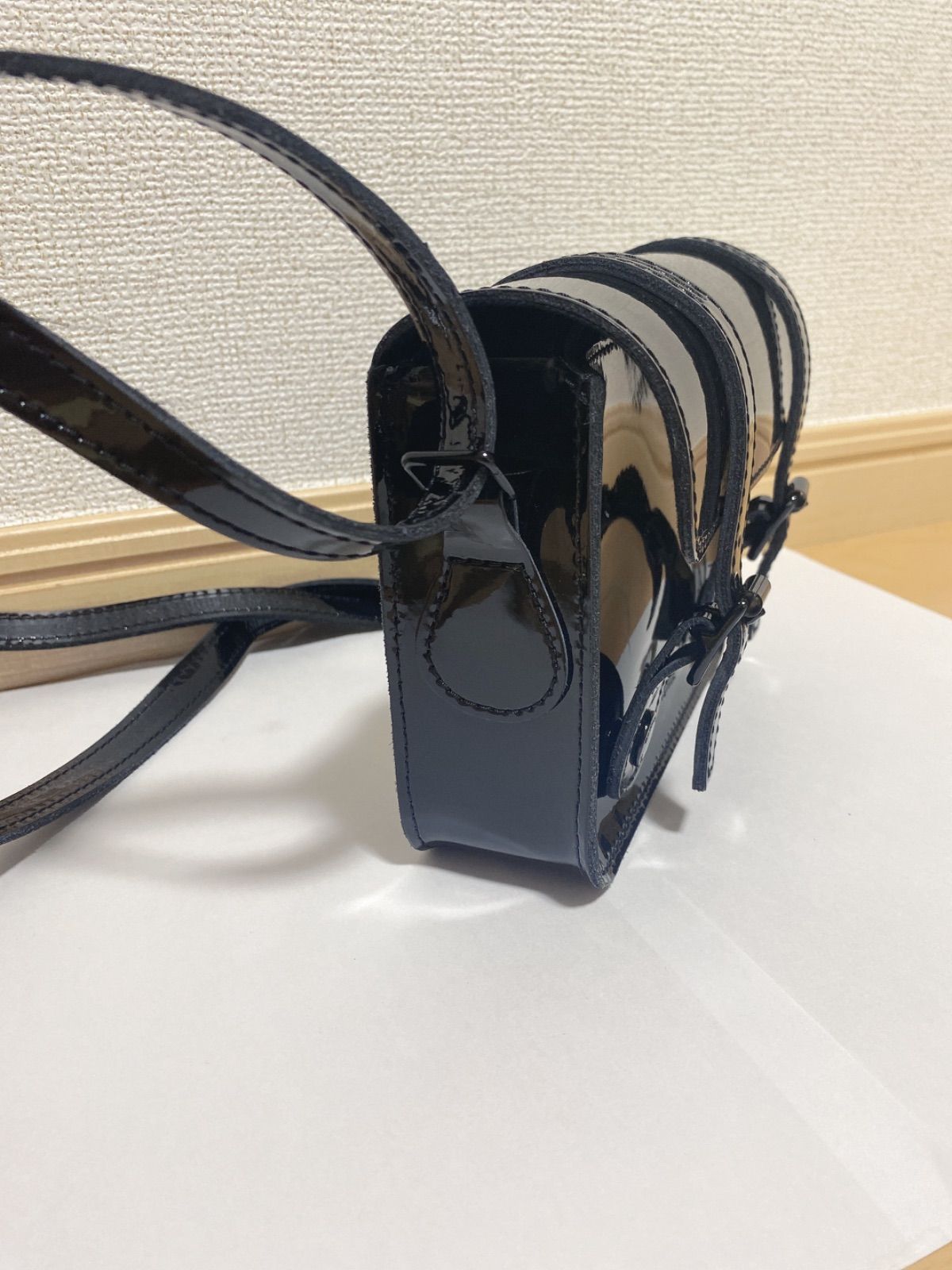 ドクターマーチン　エナメル　ショルダー　バッグ　サッチェル　ブラック　斜め掛け Dr.martensの 7 INCH SATCHEL ミニ ショルダーバッグ｜送料無料