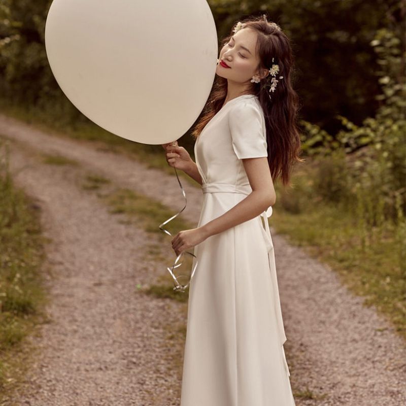 サテン軽やかウェディングドレス 2025