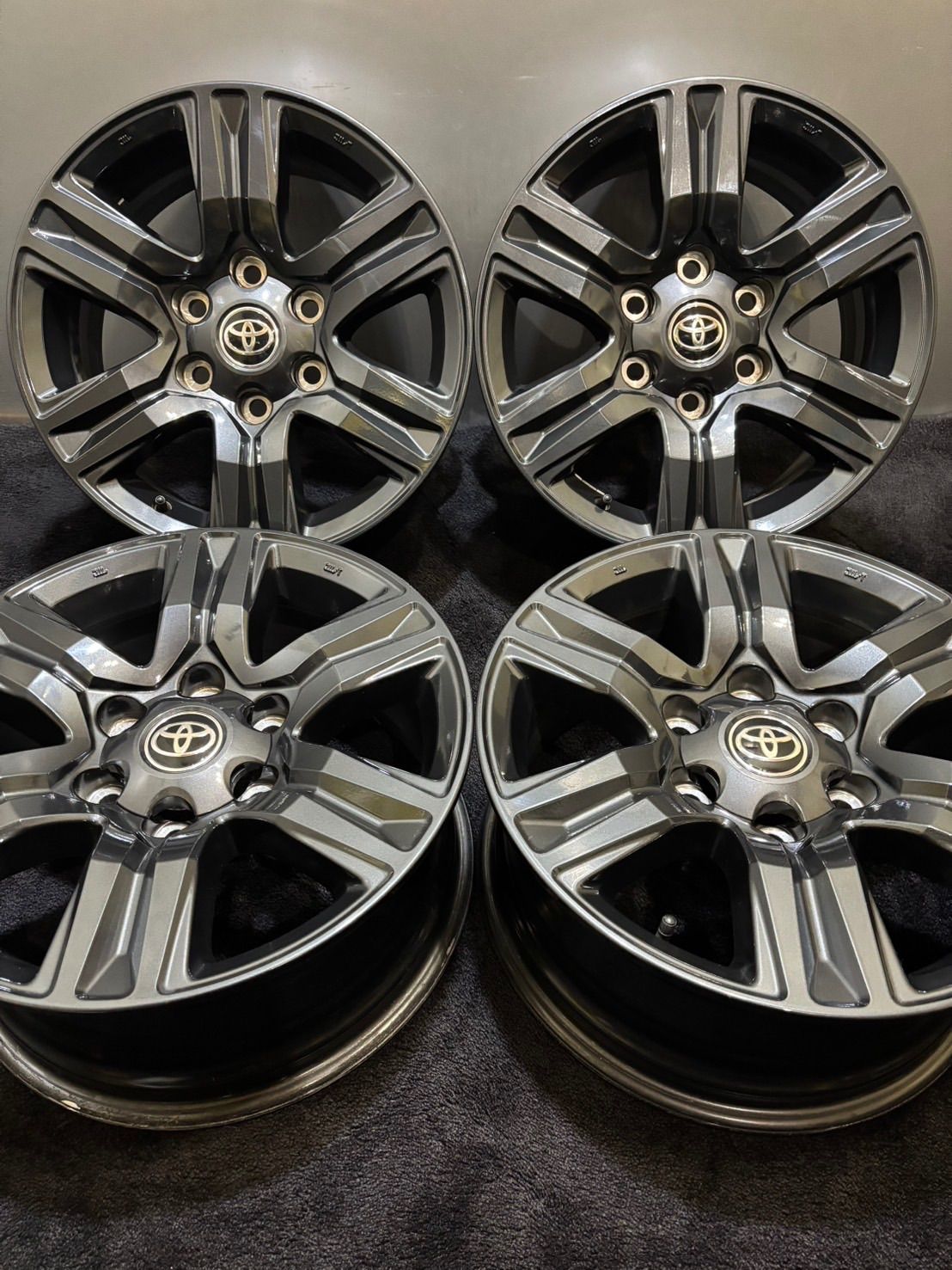 トヨタ GUN125 ハイラックス 後期 純正 17インチ 7.5J 30 139.7 6H アルミホイール 4本 ハイエース流用 2-I36