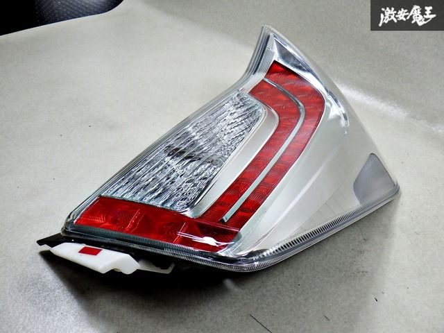ZVW30 プリウス 後期 右テールランプ STANLEY 47-56 TOYOTA トヨタ