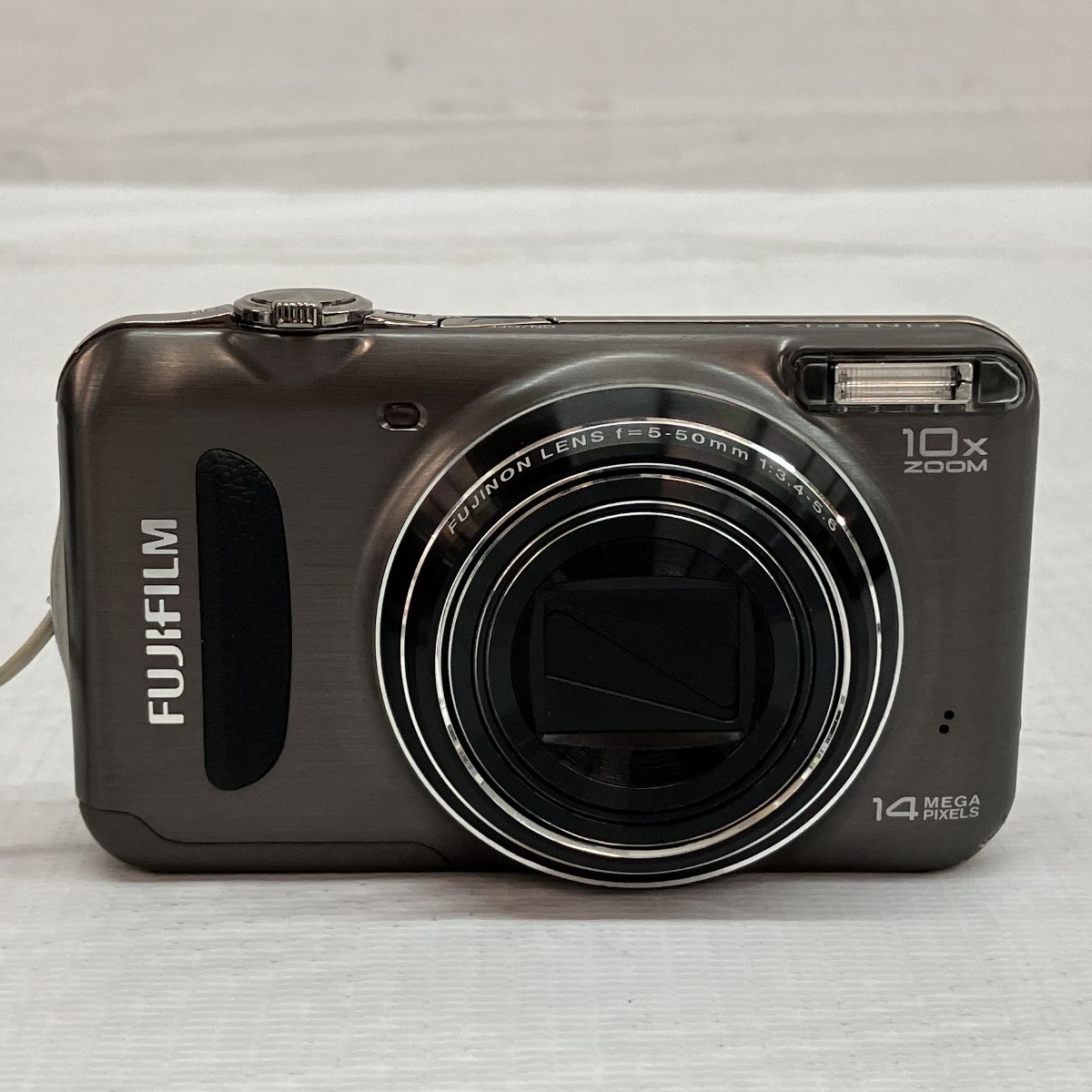 広角28mmからの光学式10倍ズームレンズ搭載 予備バッテリー付き