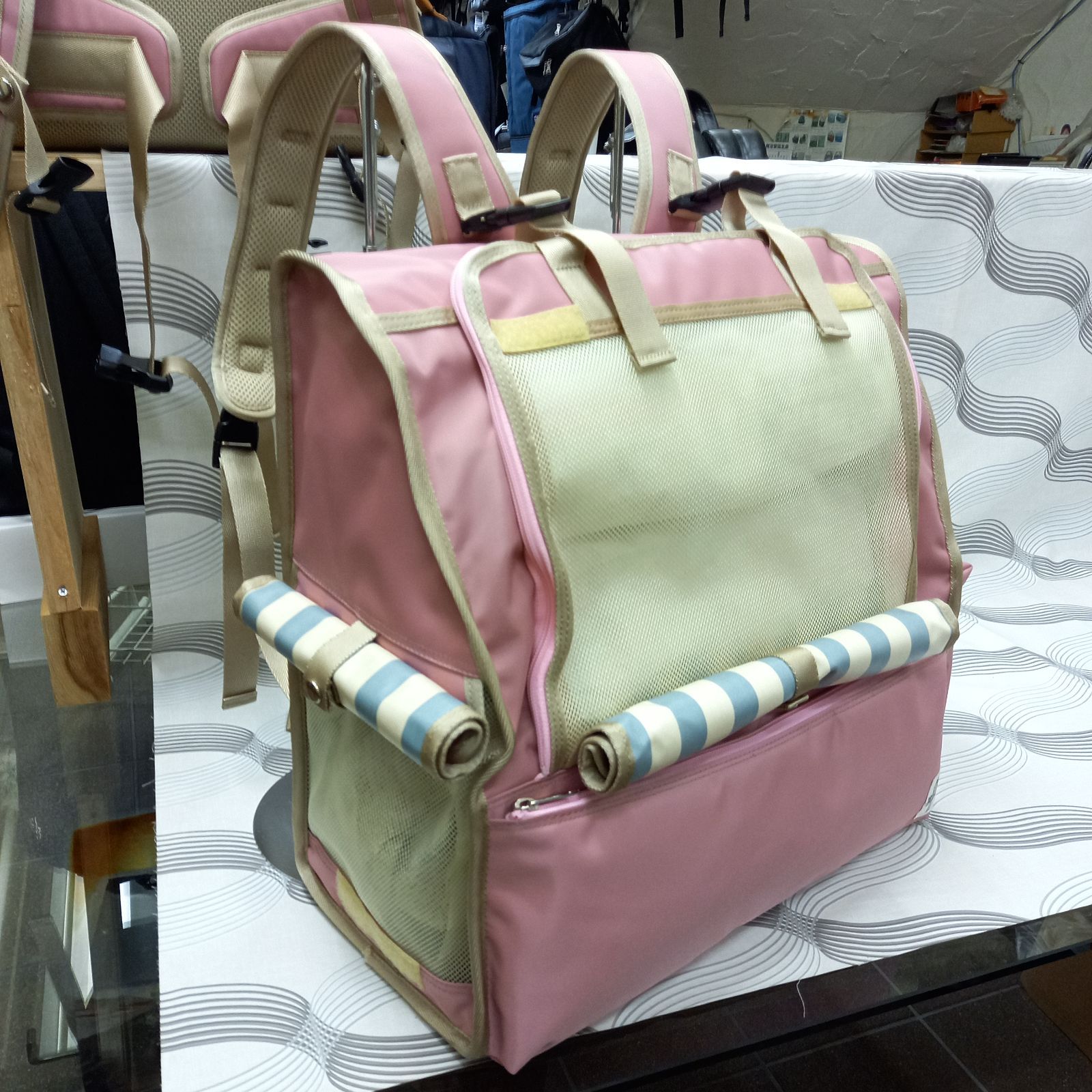 ミスターバックマン　ダッコリュック　小　レッド No.1250 ダッコリュック 小 – ミスターバックマン｜ペット用