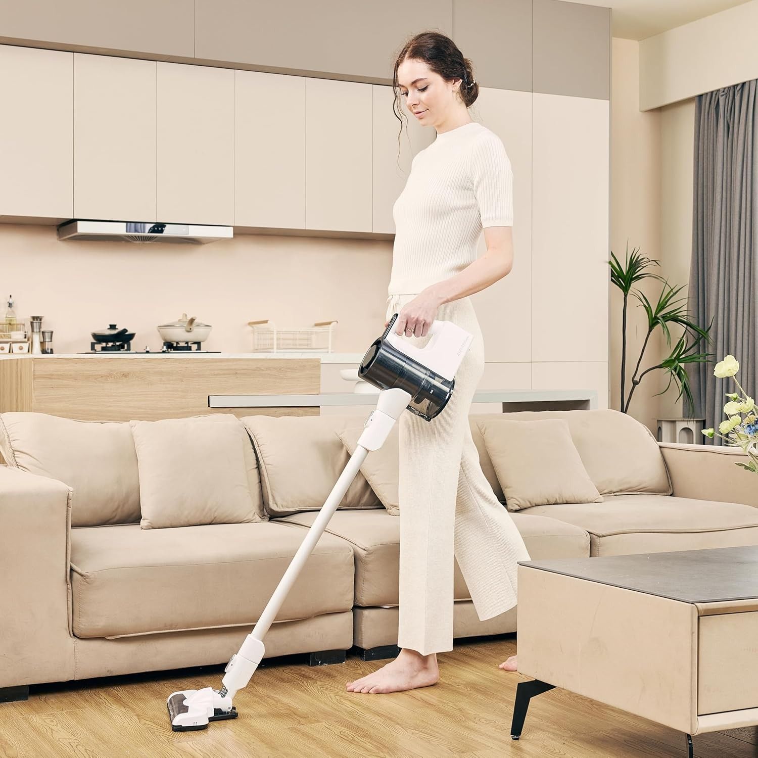 サイクロン方式のコードレス掃除機（自走式パワーヘッド、2000mAh） 自走式パワーヘッド搭載のコードレスサイクロン掃除機（2000mAh