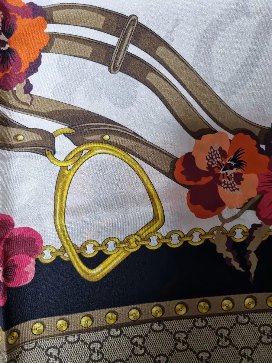 GUCCI グッチ フラワー プリント スカーフ