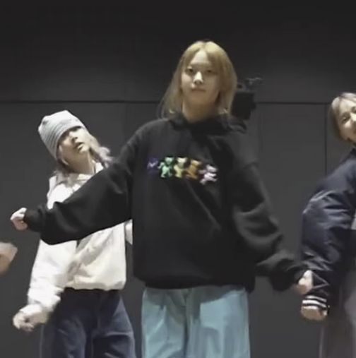 NewJeans ダンス衣装 Bunnies Club 部屋着 寝間着 NewJeans へリン着用！】NewJeans GRIND STRONG ダンス衣装
