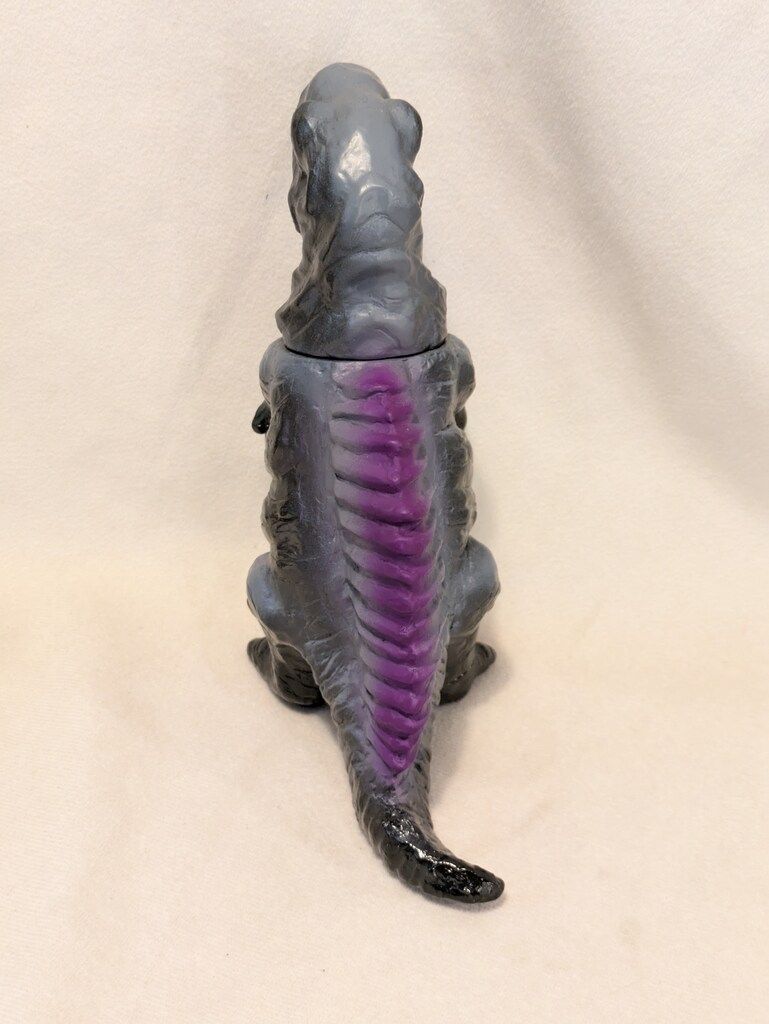 FUTILE TOY SACE DINO 黒成型/グレー/背びれ紫 【公式通販】