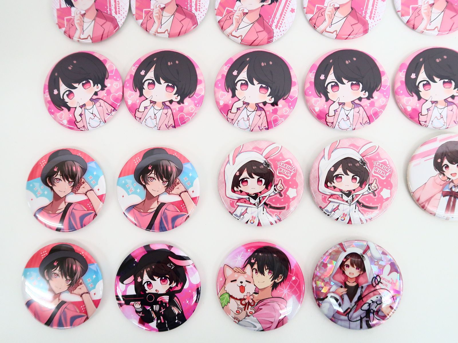 ちょこらび さくらくん 缶バッジ 32個 ちょこらび さくらくん。 缶バッジ - メルカリ