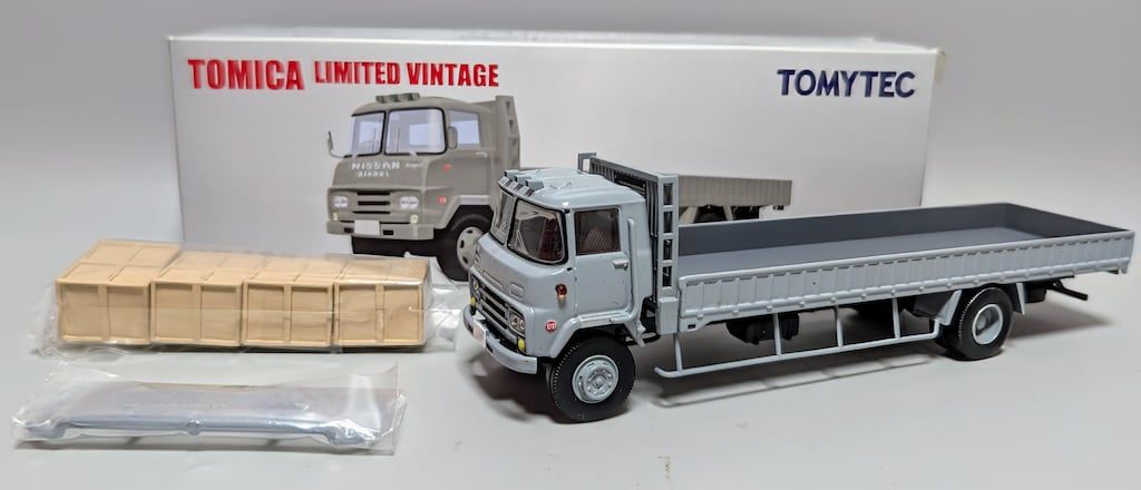 トミーテック TOMICA LIMITED VINTAGE ニッサン ディーゼル サングレイト グレー LV-108a