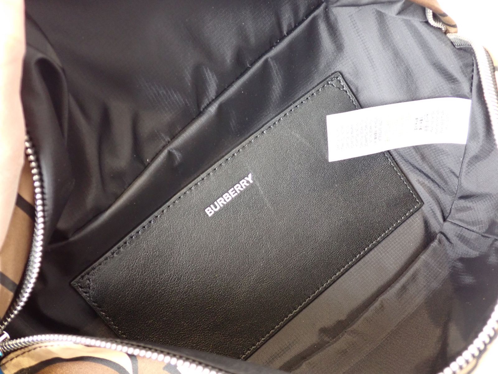 新品未使用品 BURBERRY(バーバリー) TBボディバッグ 8025603 TBロゴ