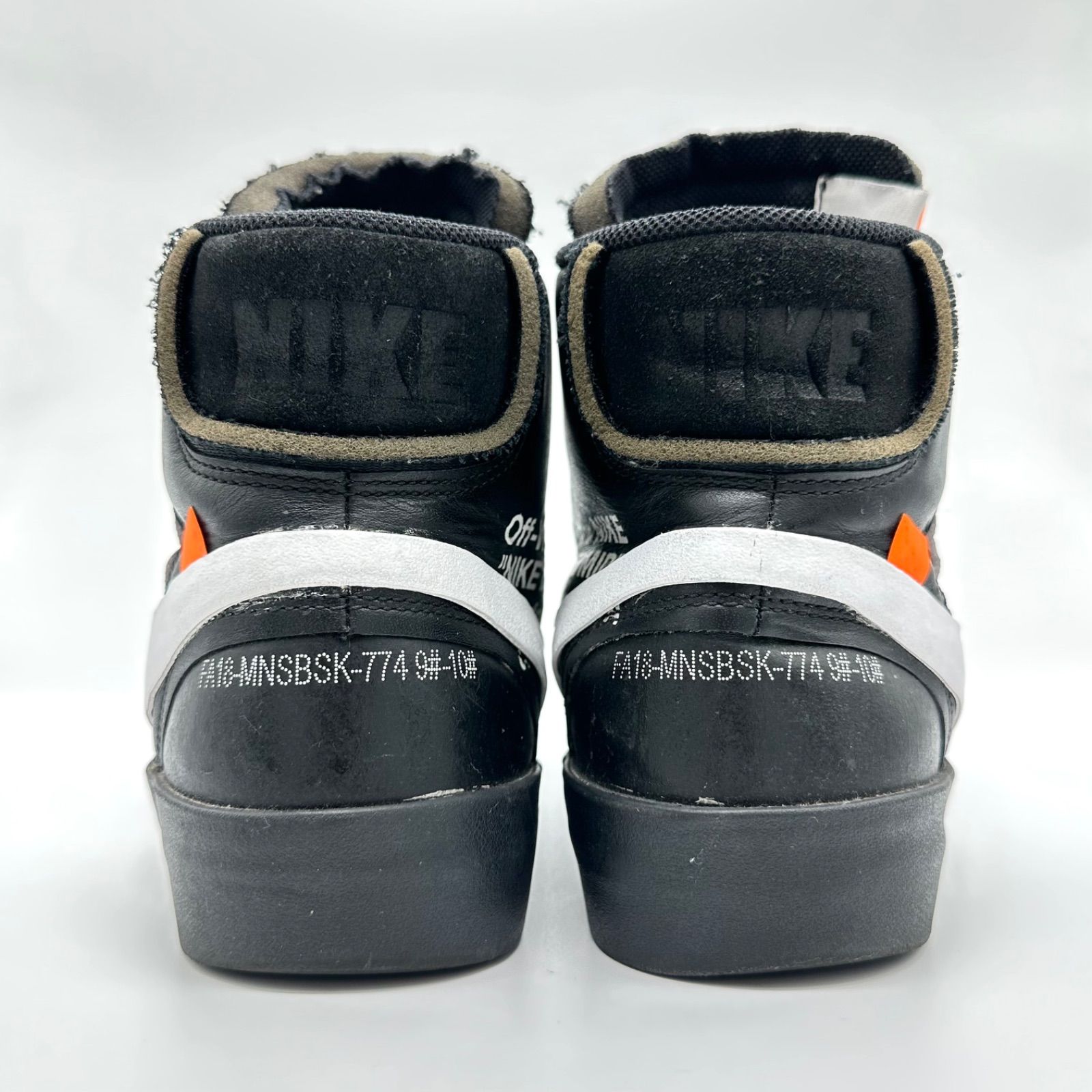 × Nike