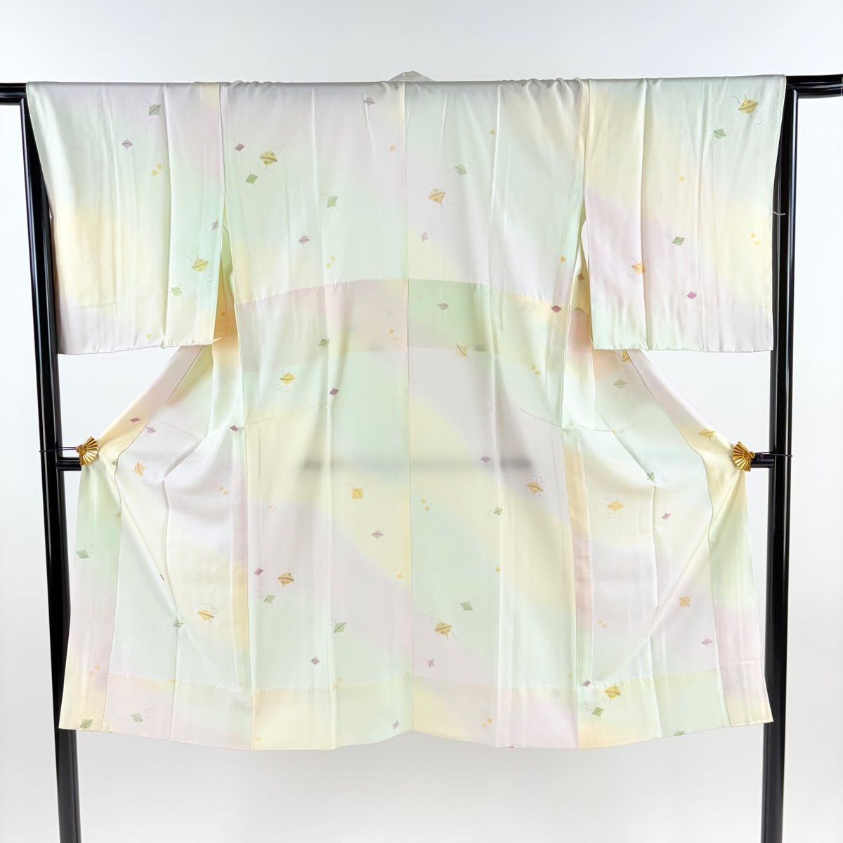 長襦袢 身丈122cm 裄丈65cm M 独楽 桜の花びら ぼかし 薄緑 正絹 秀品