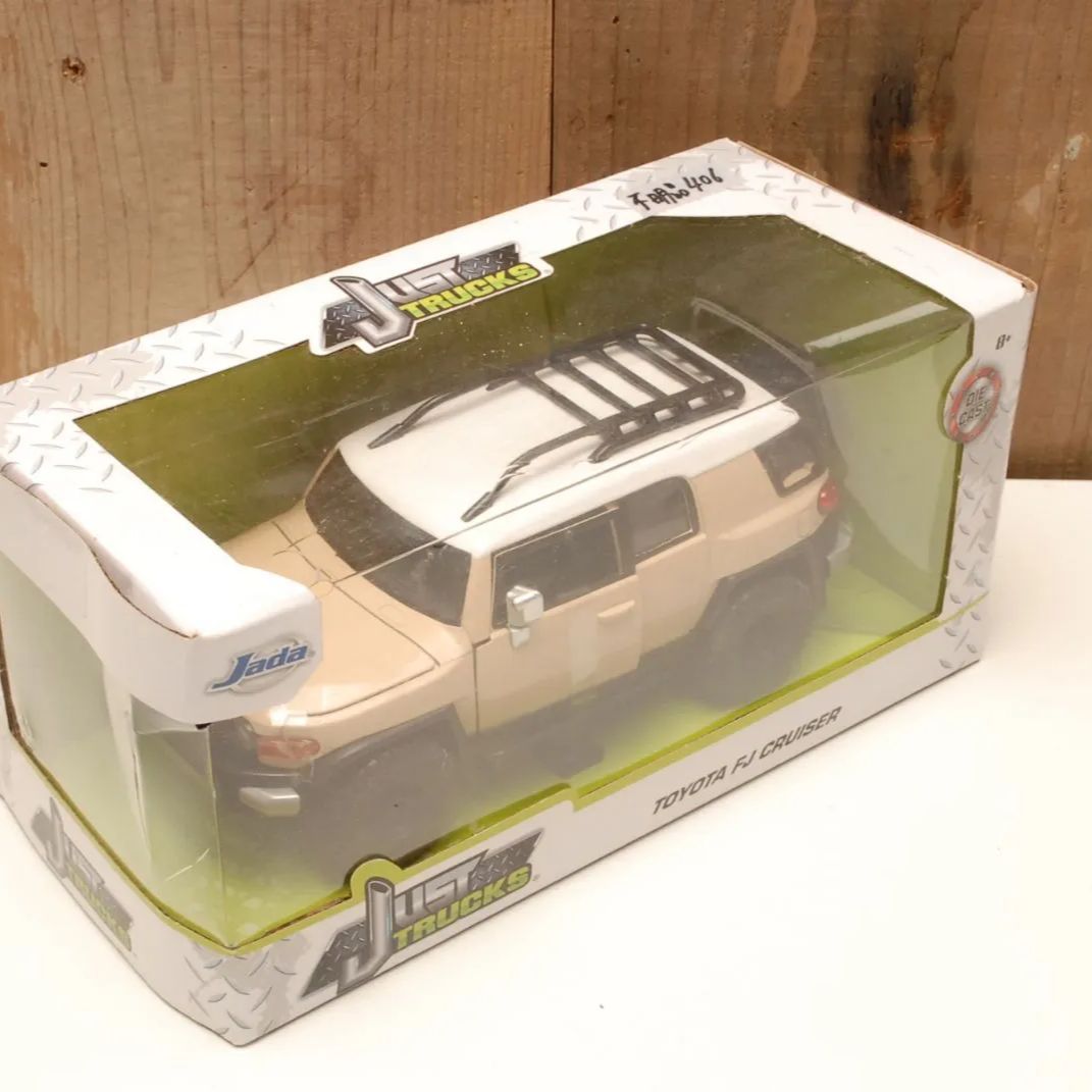 ミニカー トヨタ FJ クルーザー ベージュ JADATOYS 1/24 模型