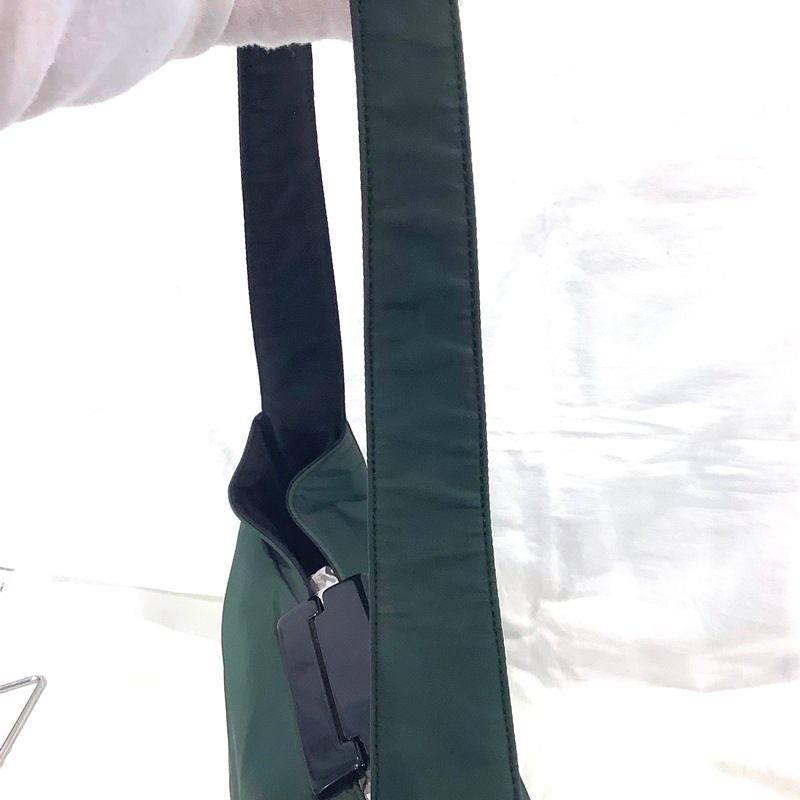 PRADA ビジネスバッグ ダークグリーン ナイロン製 PRADA ビジネスバッグ ダークグリーン ナイロン製