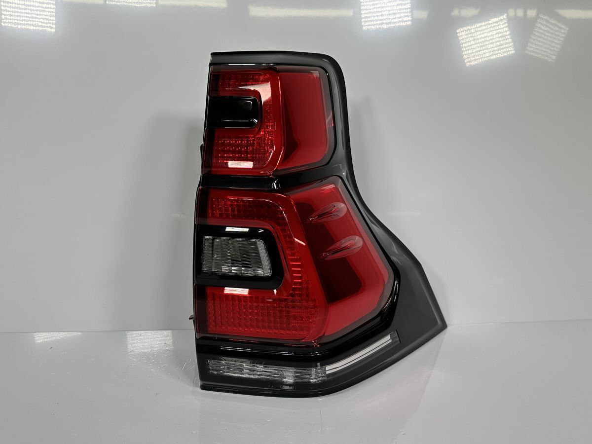 破損なし ランクルプラド ランドクルーザープラド TRJ150W GDJ150W GDJ151W 後期 純正 右テールランプ 81551-60C30 60-268 管理31868