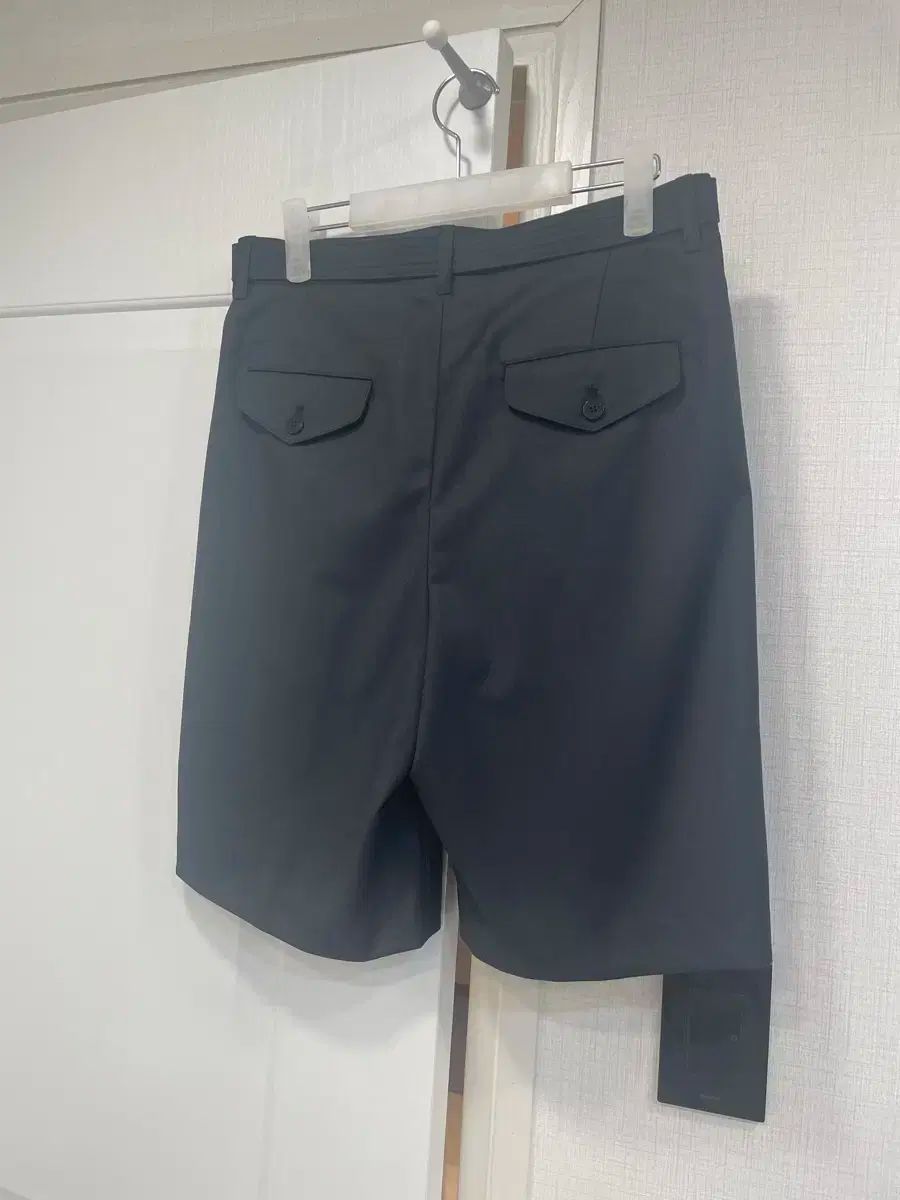 2025年新作アイテム登場。 ANOTHER OFFICE アナザーオフィス 25ss ヘミングウェイ ベルト付き ショーツ グラファイト 1サイズ