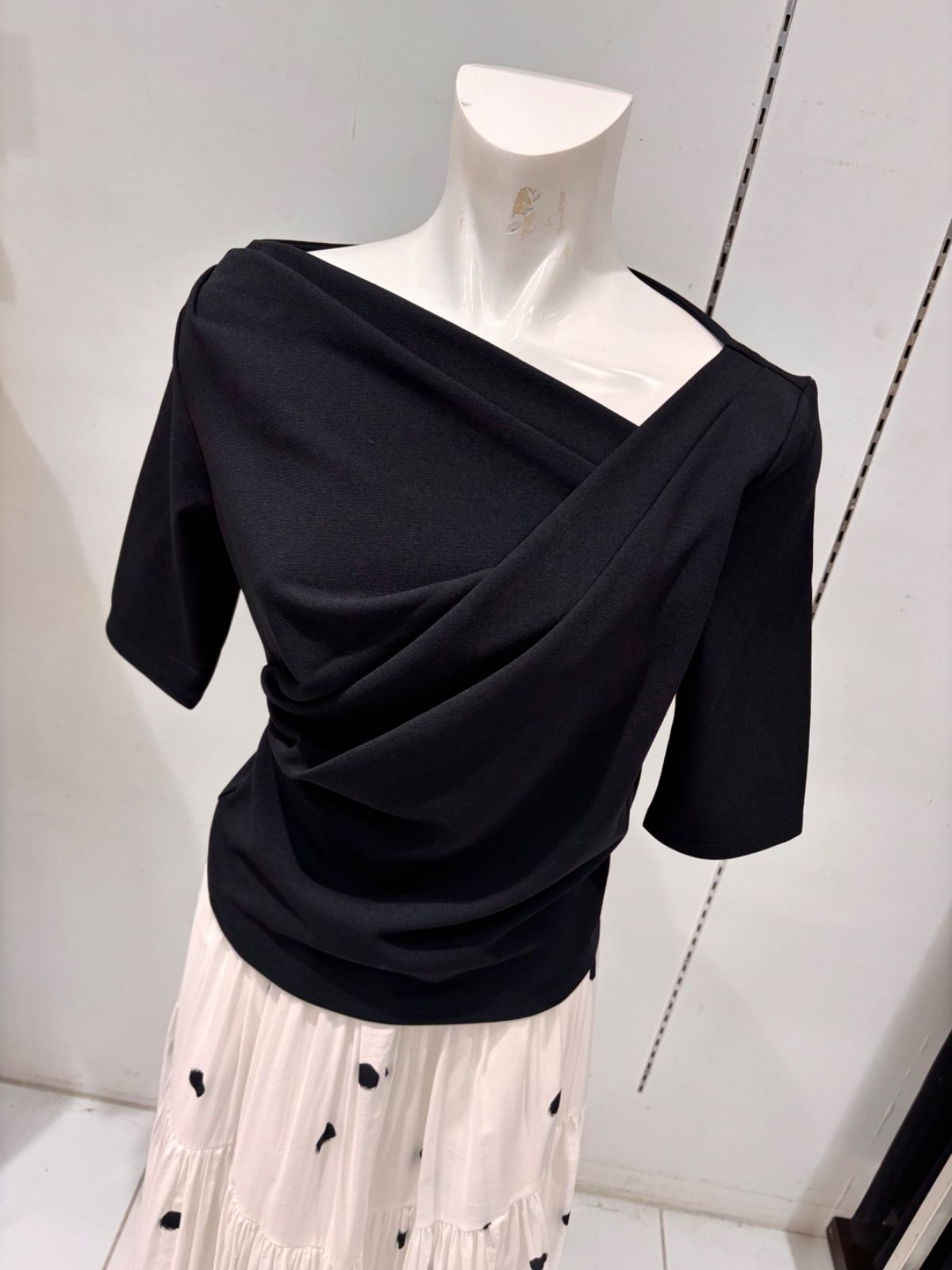 ワンショルダードレープカットソー