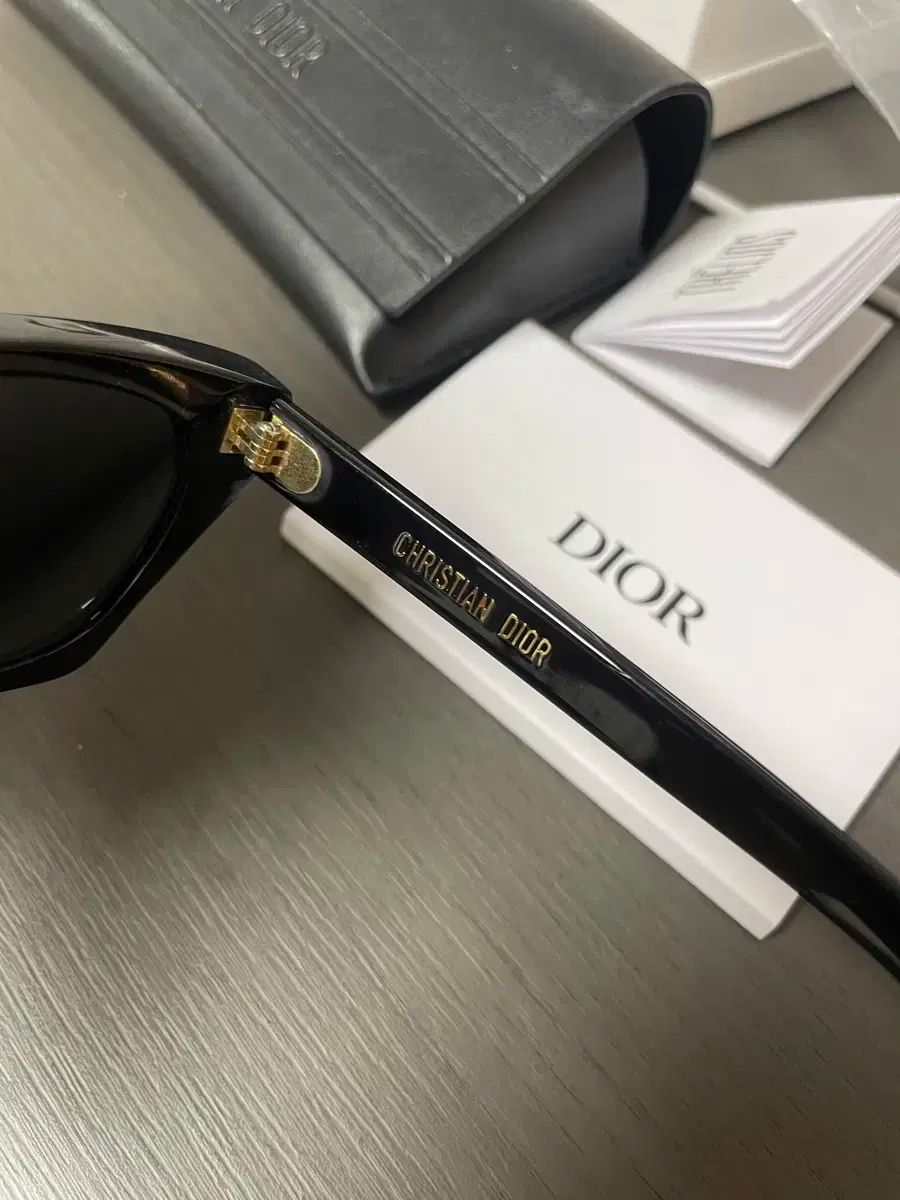 Dior キャットアイサングラス　イタリア製 Amazon | DIOR CAT STYLE DIOR2 S45 SQキャットアイ フォックス