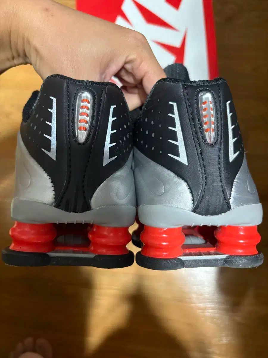 NIKE