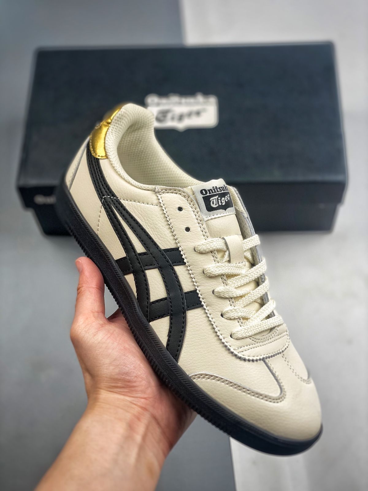 新品 オニツカタイガー onitsuka tokuten