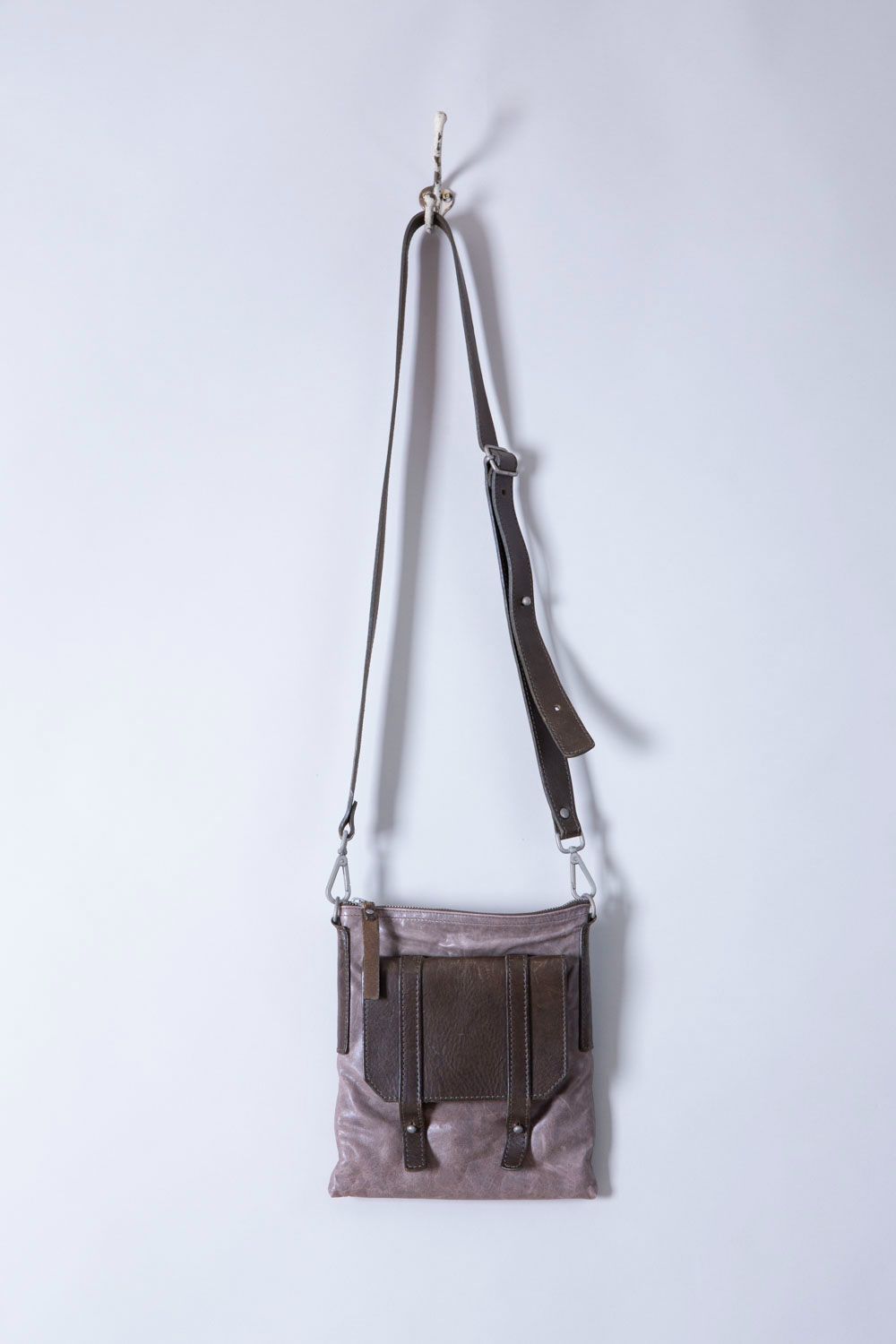 【美品】m0851 ショルダーバッグ メッセンジャー グレーカーキ 美品】m0851 ショルダーバッグ メッセンジャー グレーカーキ