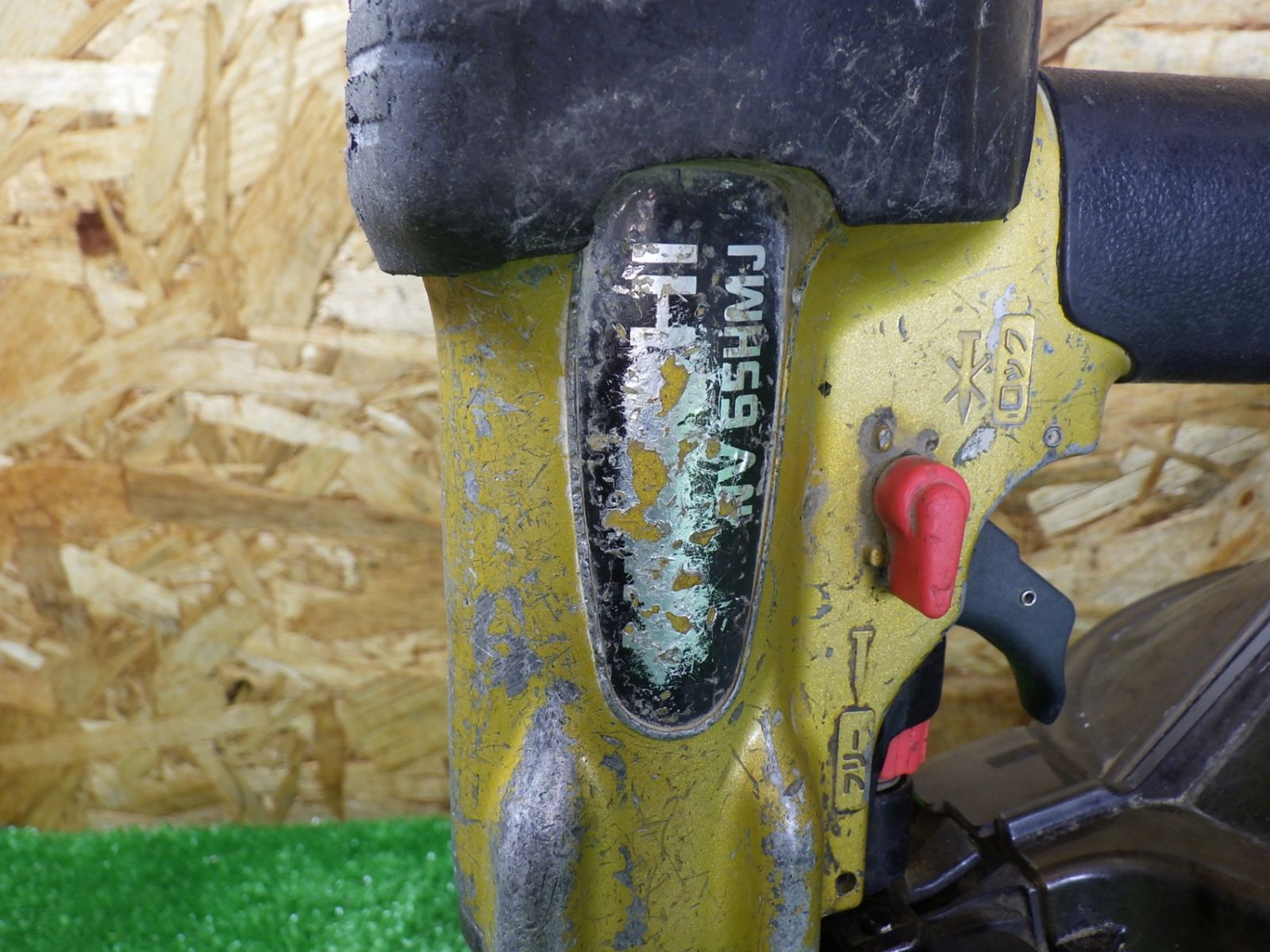 使用感強い 日立工機 65mm 高圧 釘打機 NV65HMJ 動作 済み ジャンク扱い 修理やパーツ取りにも エア工具 エアツール 品