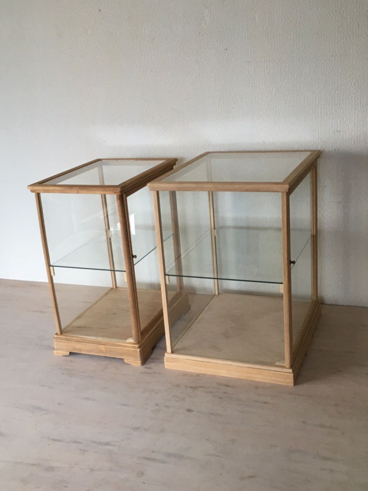 古い木製ガラスケース 2段 卓上 ショーケース ２台セット - メルカリ