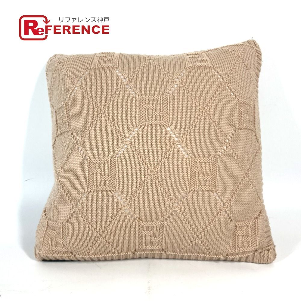 FENDI CASA フェンディカーサ　ベージュクッション　ラインストーン装飾 FENDI CASA フェンディカーサ ベージュクッション ラインストーン装飾