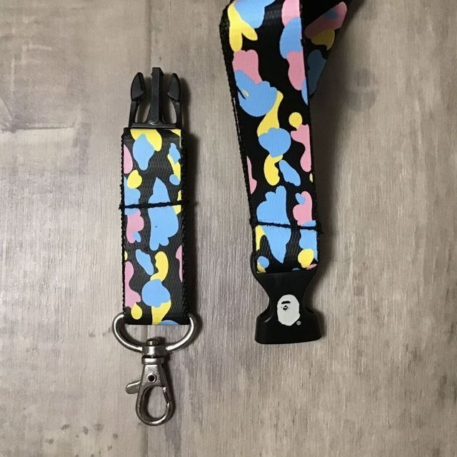 アベイシングエイプ　マイロストラップ（マルチカラーカモ） ☆新品☆ マルチカモ ネックストラップ a bathing ape BAPE new